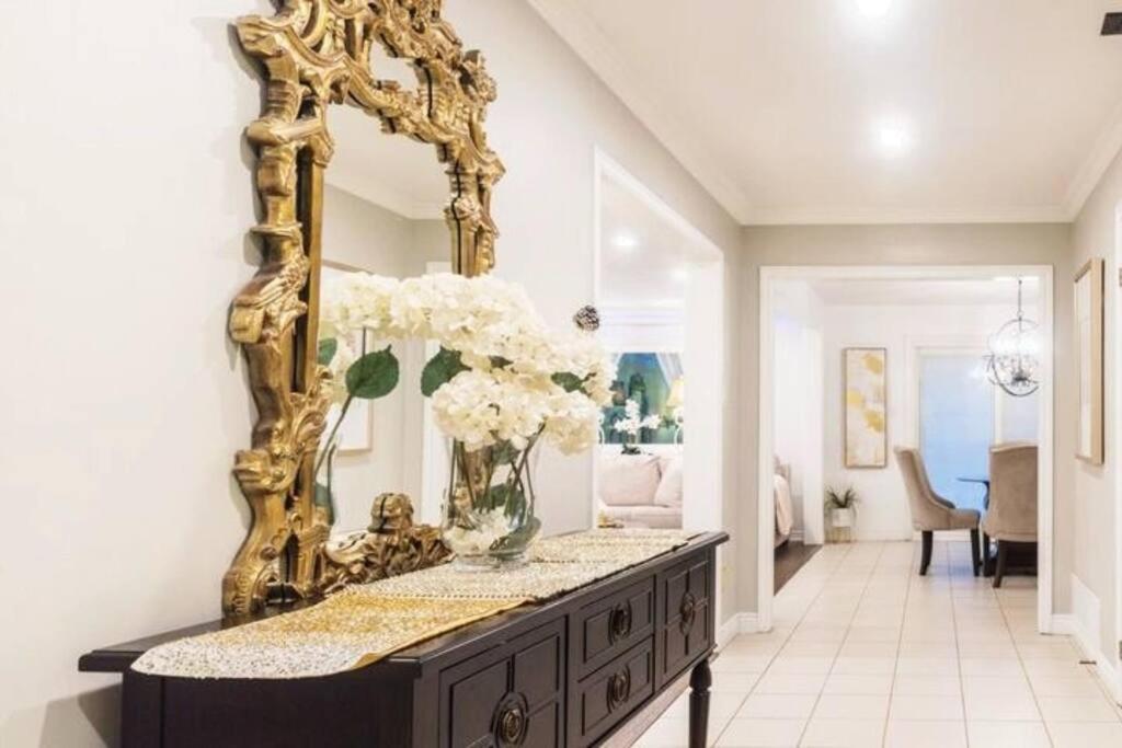 Toronto Luxurious Designer Villa 5 Bedrooms Detached in Posh Area Central Location Over 10000 Sqft Huge Villa photo 3