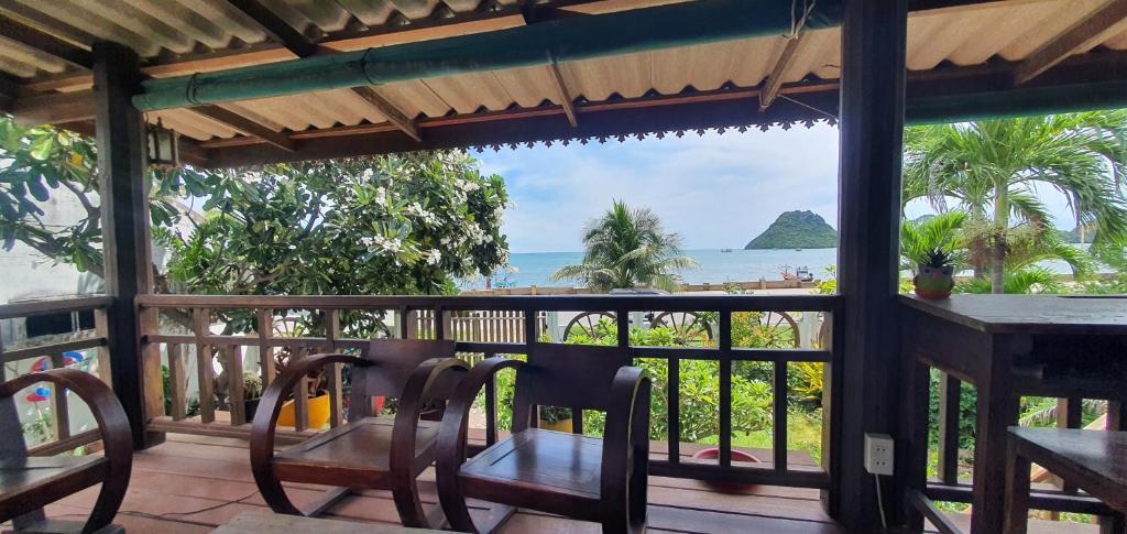 SeeSea Thai wooden house on beachfront photo 1