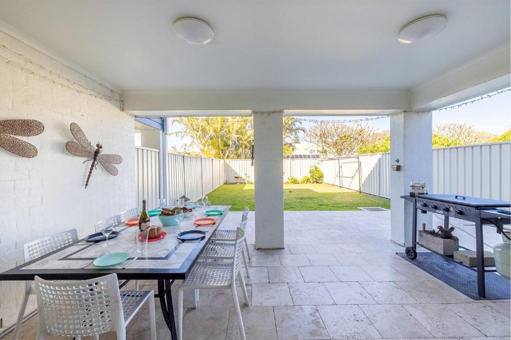 Relax at Pacific 1 private duplex with enclosed yard