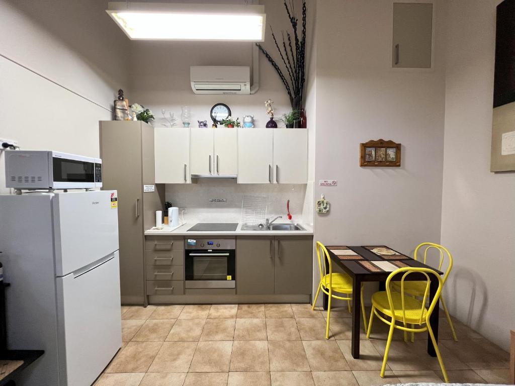 Westside Studio Apartments photo 4