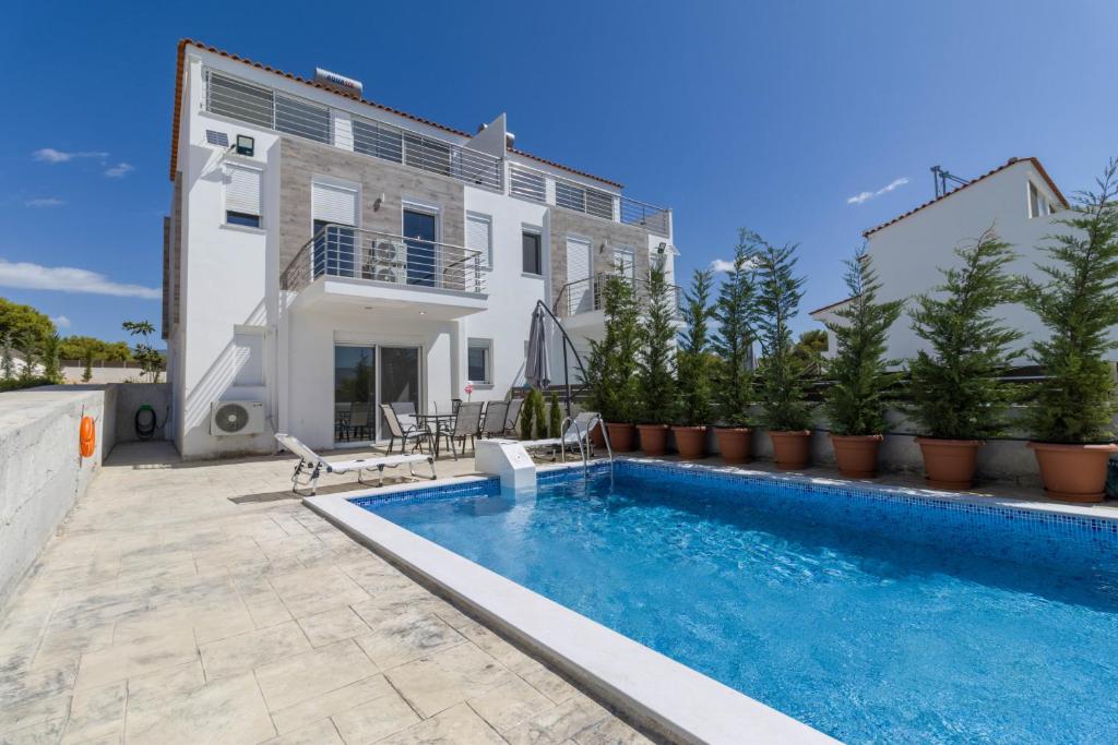 Enchanted Sunlit Villa Retreat photo 3