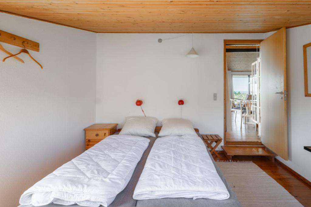 Magnificent house with splendid view to the sea photo 3