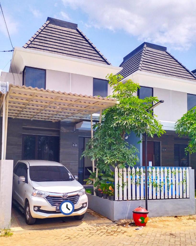 Family Villa Syariah C-33 with minipool photo 2