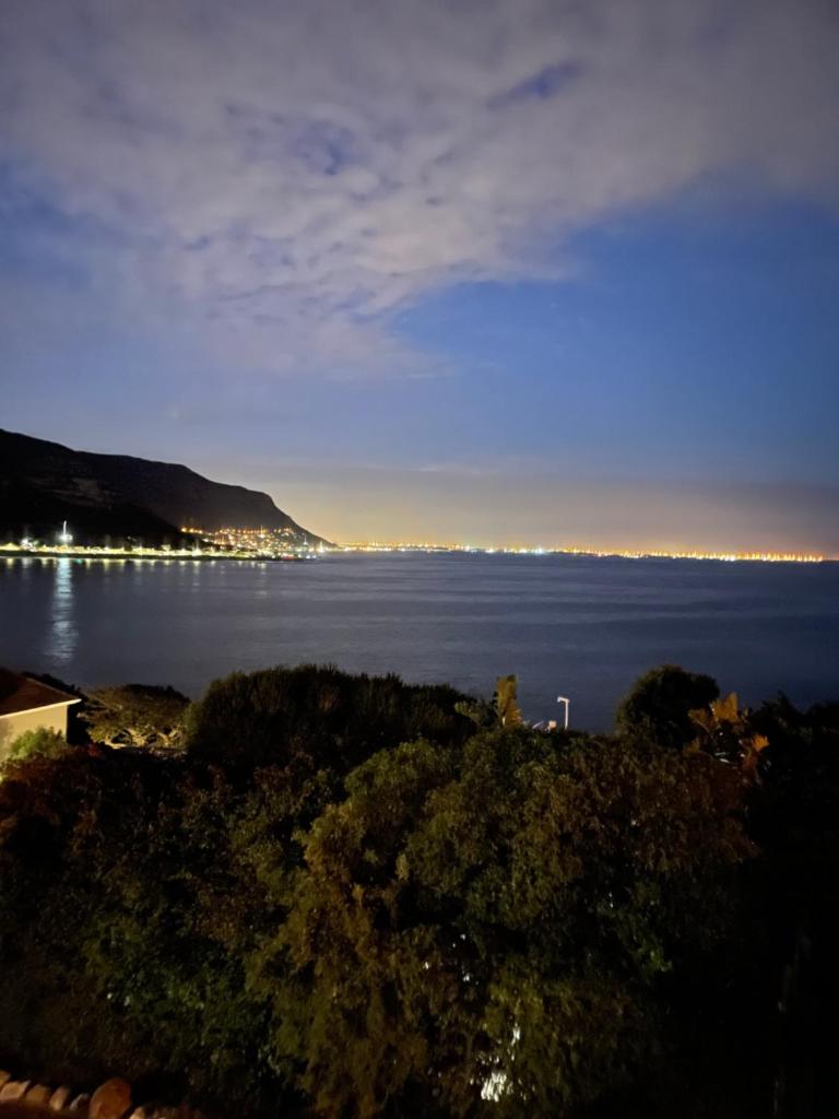 Between Mountain and Sea photo 1