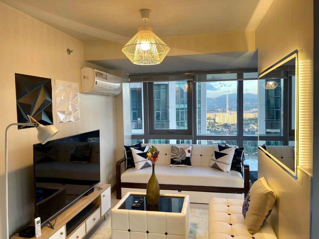 Classy 2BR Suite at Eastwood City with Pool and City Skyline View photo 2