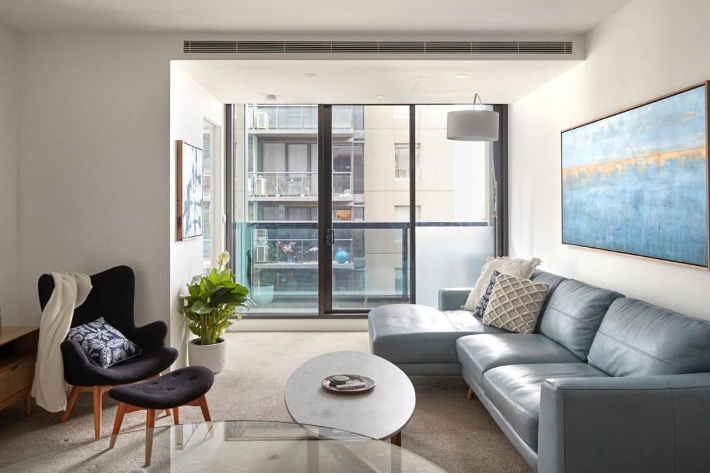 Upscale Urban Chic - Experience Melbourne's Best photo 1