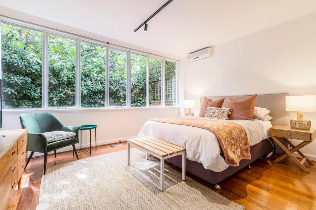 Coolullah Catch - Enjoy Mid-Century Urban Living photo 1