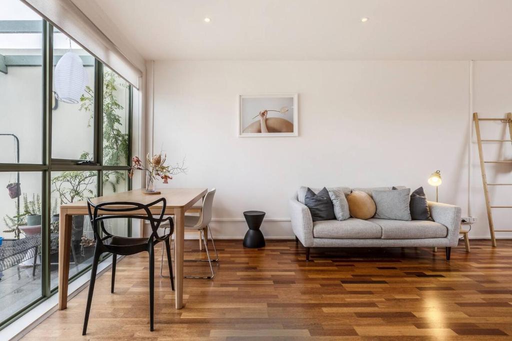 The Sunroom - Minimalist Chic moments from Chapel St