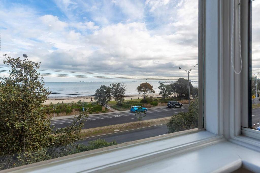 Modern Meets Convenience in this Beachfront Oasis photo 4