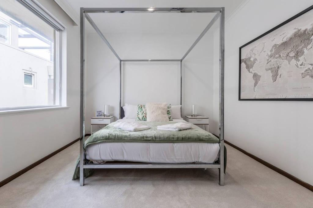 Modern Meets Convenience in this Beachfront Oasis photo 3