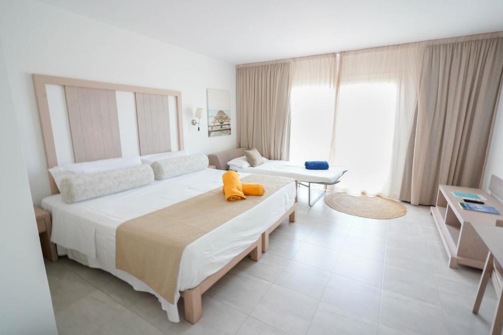Apartamentos Es Caló photo 2