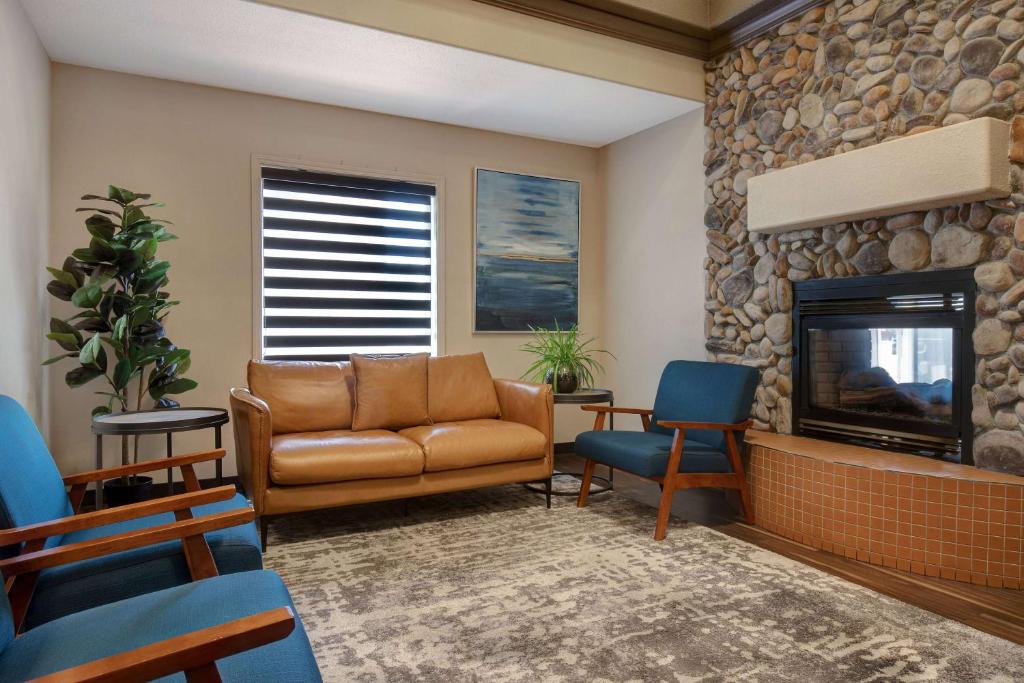 Days Inn by Wyndham Medicine Hat photo 4