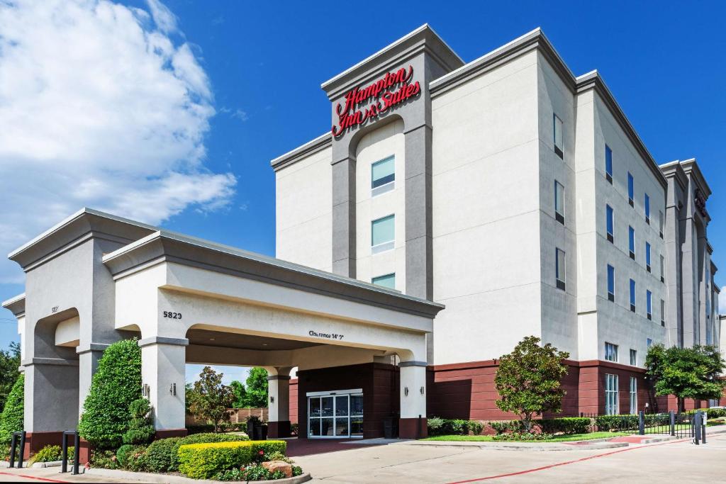 Hampton Inn & Suites Houston Heights I-10 image
