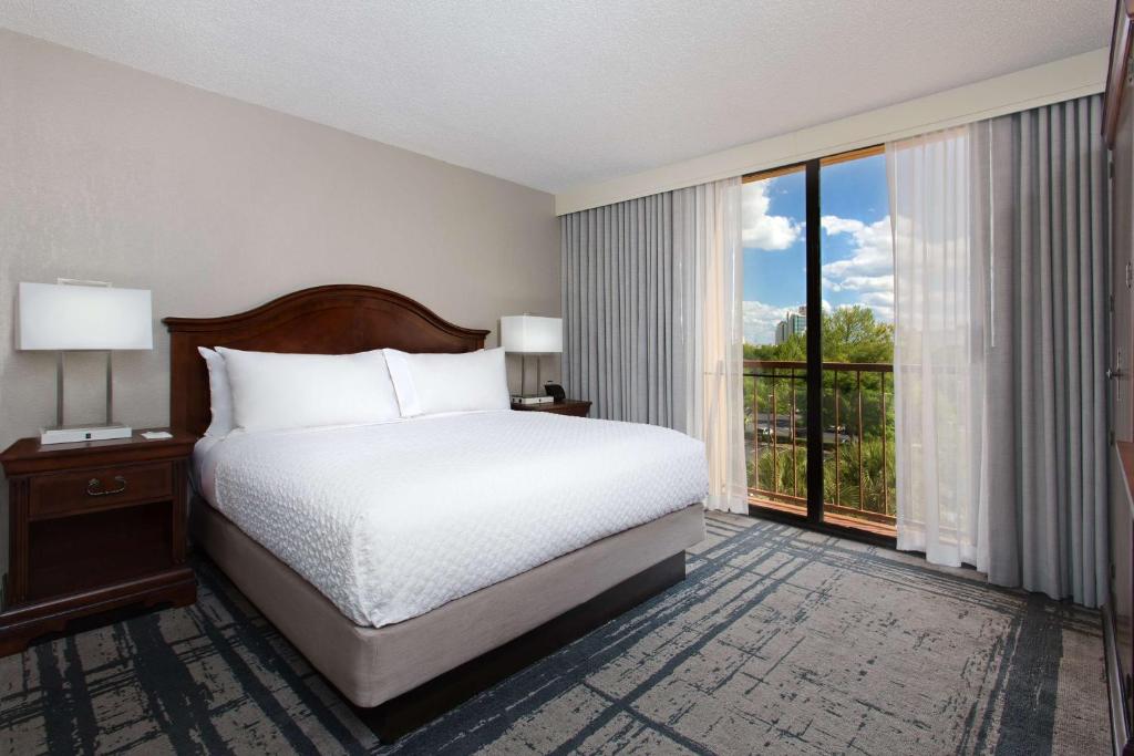 Embassy Suites by Hilton Orlando International Dr Conv Ctr Room Type - One-Bedroom King Suite with Sofa Bed - Allergy Friendly Embassy Suites by Hilton Orlando International Dr Conv Ctr Room Type - One-Bedroom King Suite with Sofa Bed - Allergy Friendly