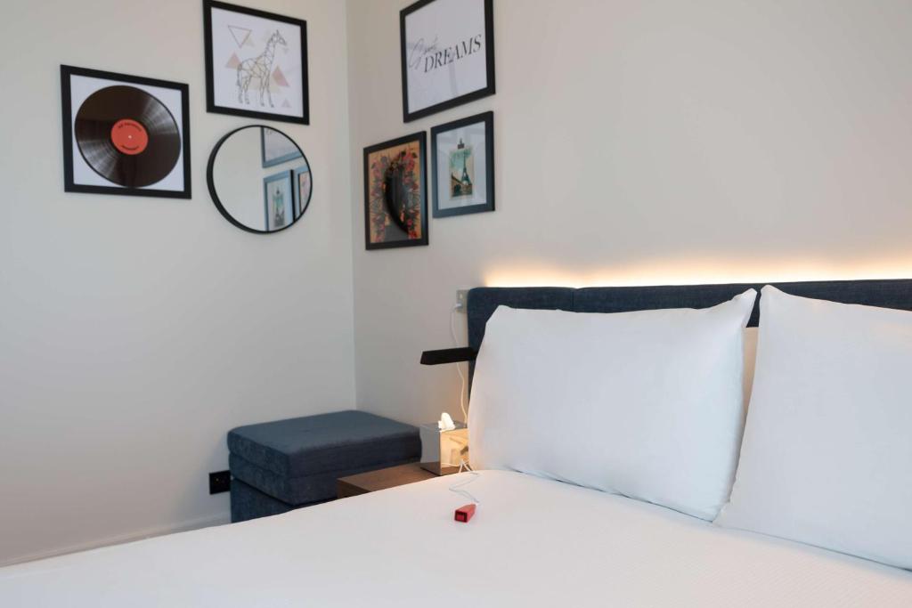 Hampton by Hilton Ashford International - Tap to explore photos
