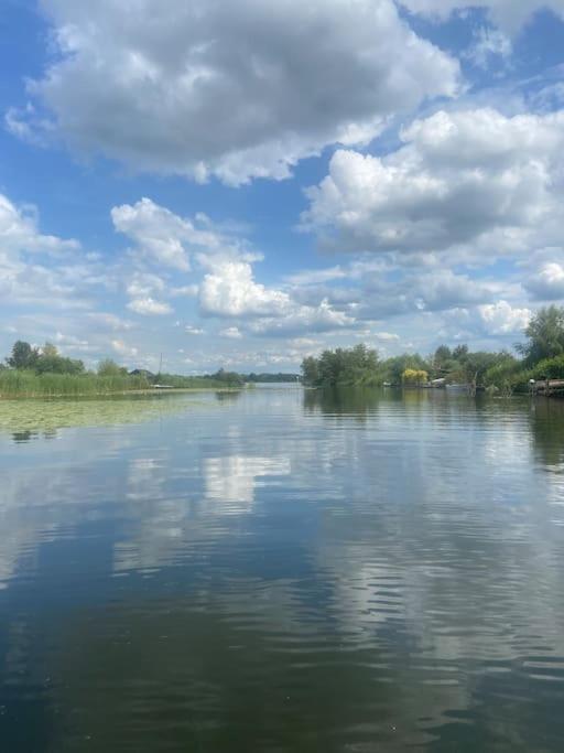 La Mare Houseboat photo 4