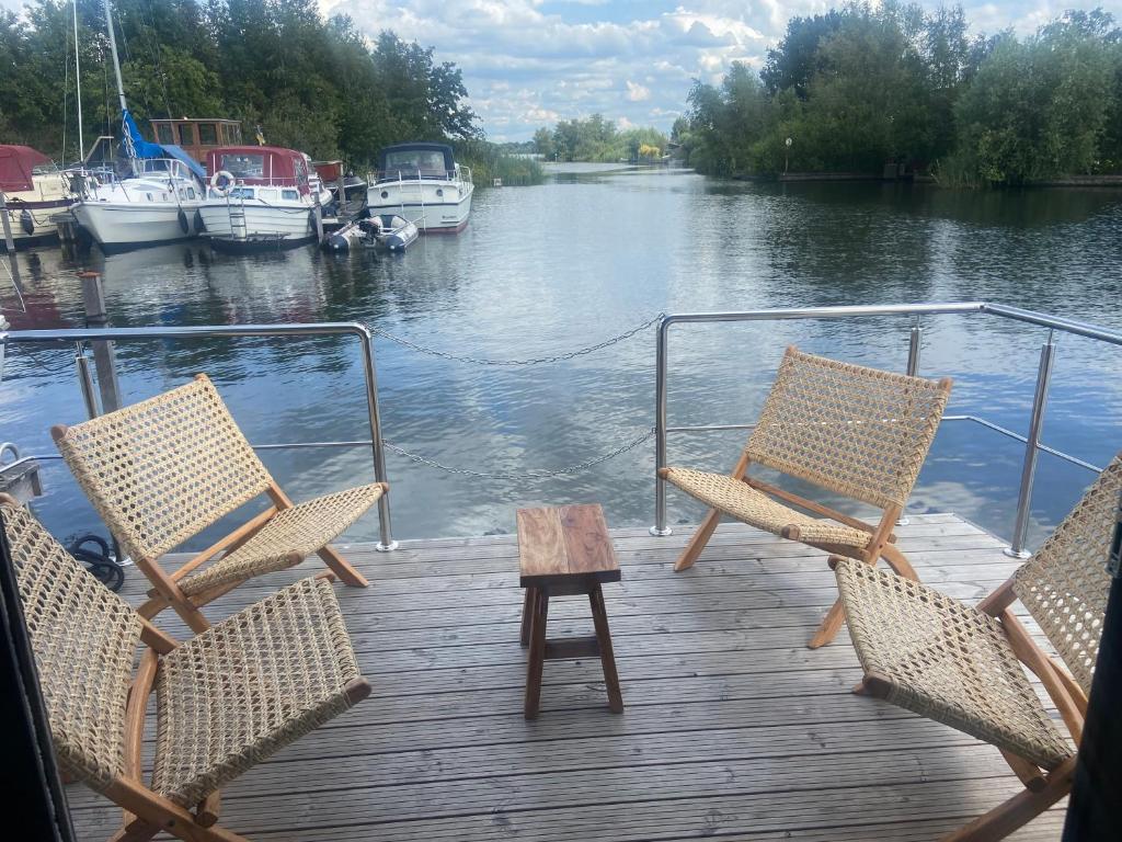 La Mare Houseboat photo 2
