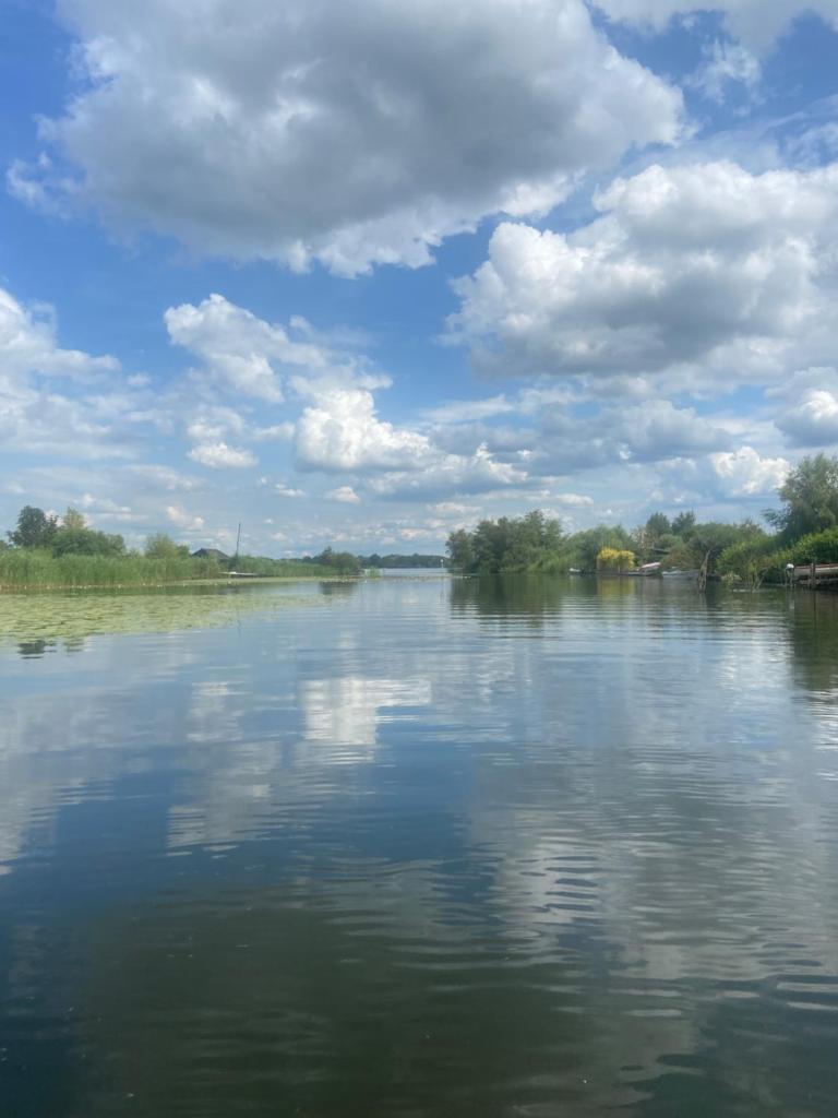 La Mare Houseboat photo 1