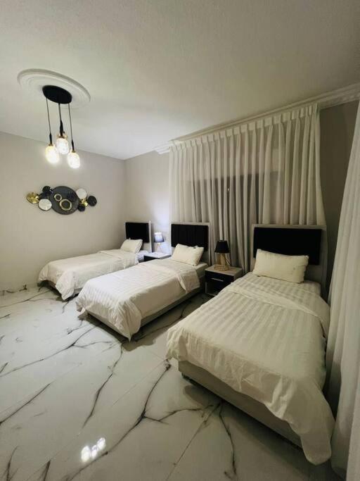 Luxury 4-bedrooms apartment photo 1