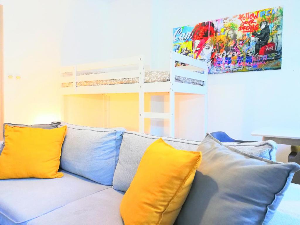 De 2 à 6 personnes - Le Street'Art - CROISÉE DES PARCS - NETFLIX, Wifi, parking gratuit, centre-ville, GARE à 500m, facture sur demande photo 2
