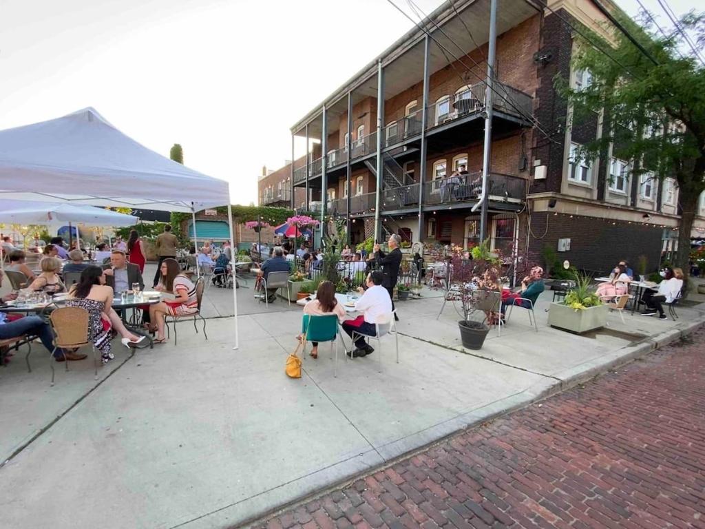 Short Term Rentals Little Italy Cleveland photo 2