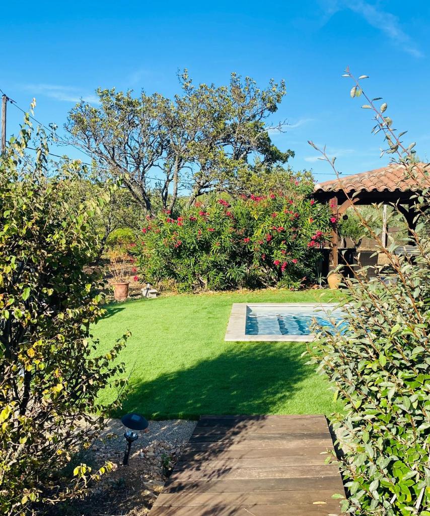 Bastide provençale avec piscine photo 3