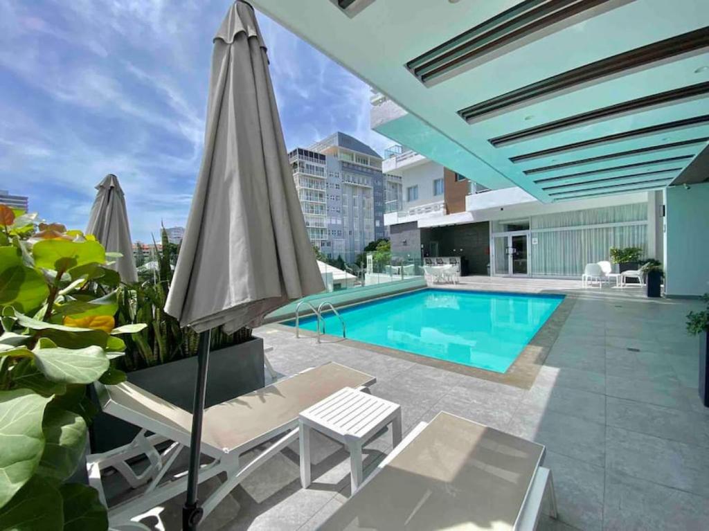 Elegant City Center Condo photo 2