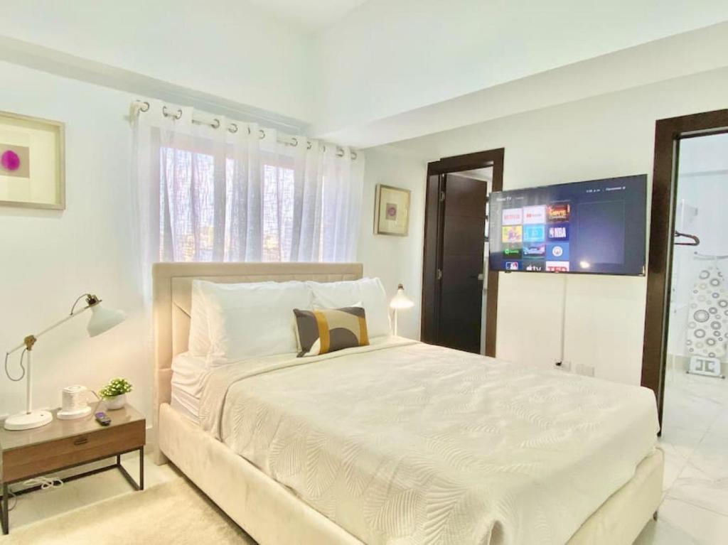 Lovely City Center Condo photo 3