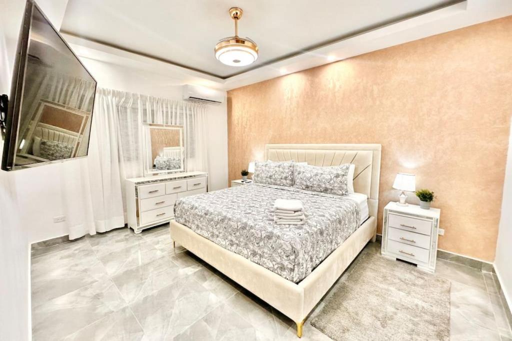 Spacious 3Bdrm Condo, Terrace