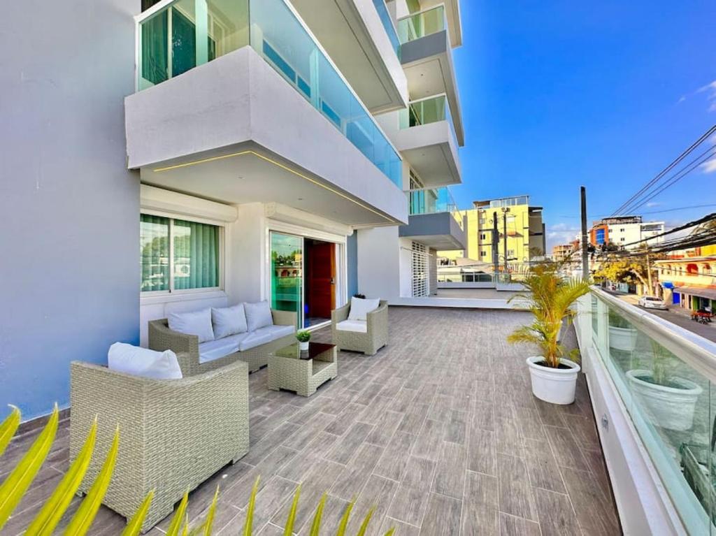 Spacious 3Bdrm Condo, Terrace photo 2