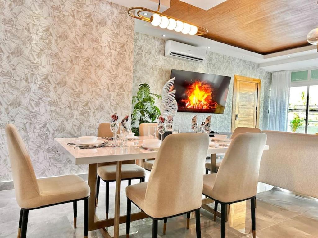 Spacious 3Bdrm Condo, Terrace photo 4