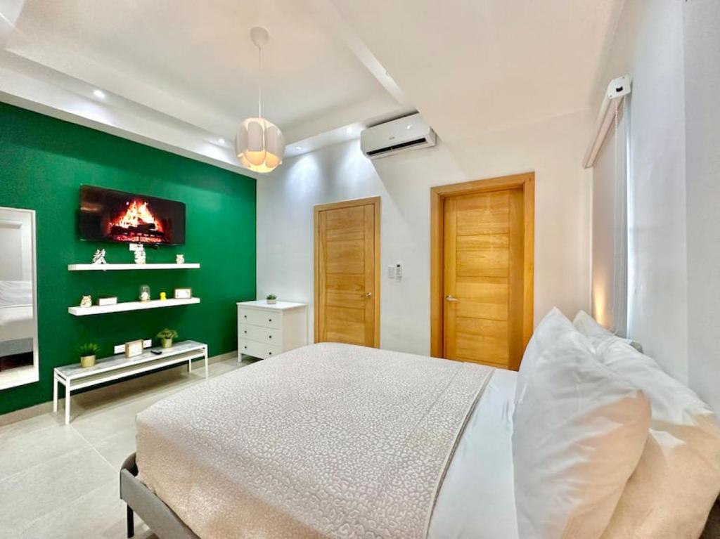 Stunning City Center Condo photo 2
