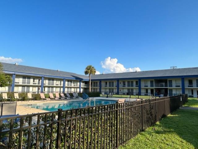 Days Inn by Wyndham Crystal River photo 1