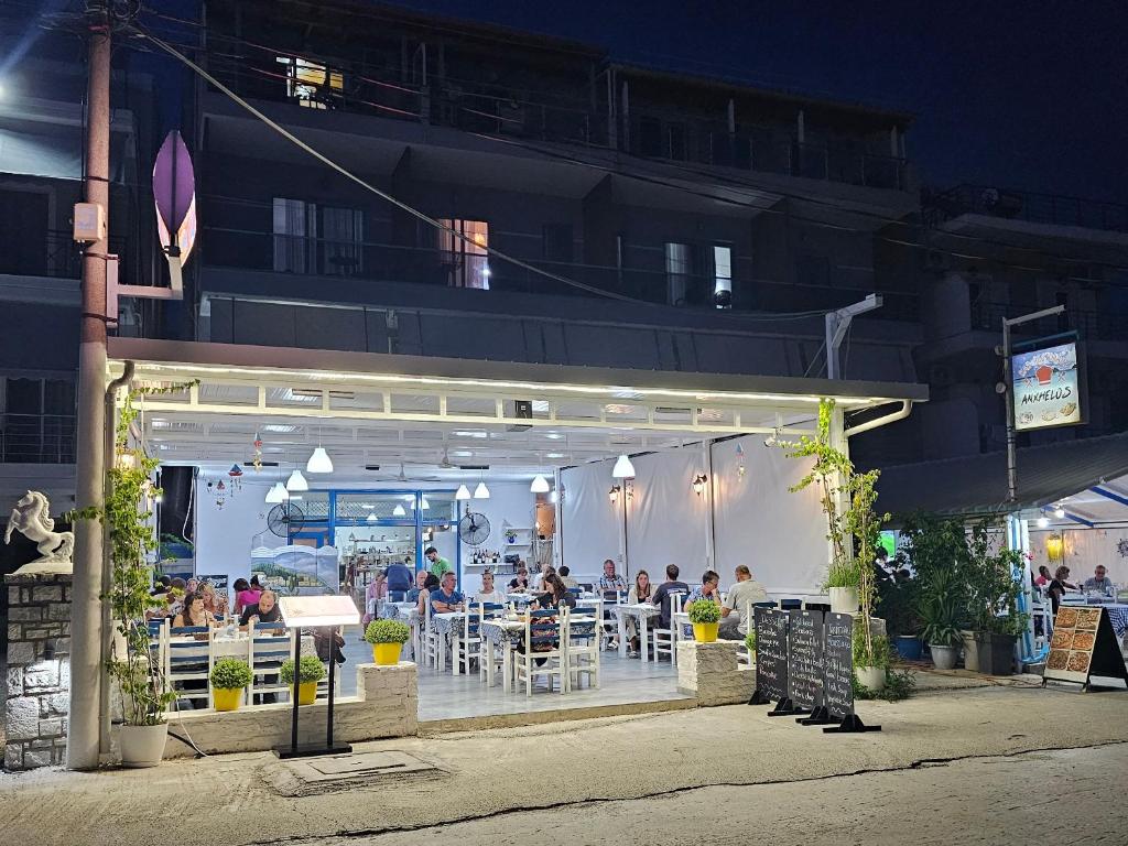 Wave n' Sea Apartments photo 1