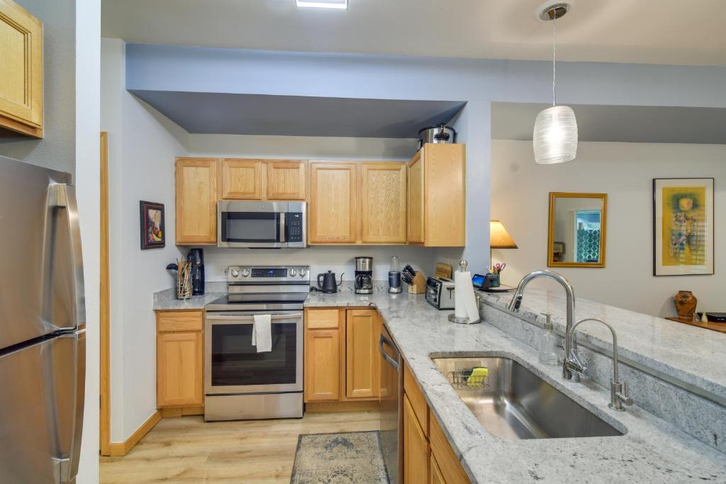 Cozy Vail Valley Townhome - Walk to Riverwalk! photo 1