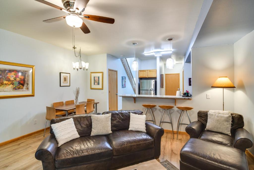 Cozy Vail Valley Townhome - Walk to Riverwalk! photo 4