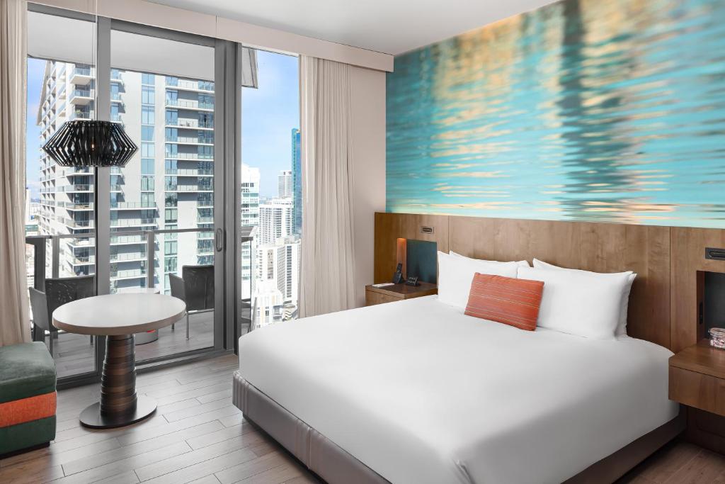 EAST Miami Room Type - Urban King Room 