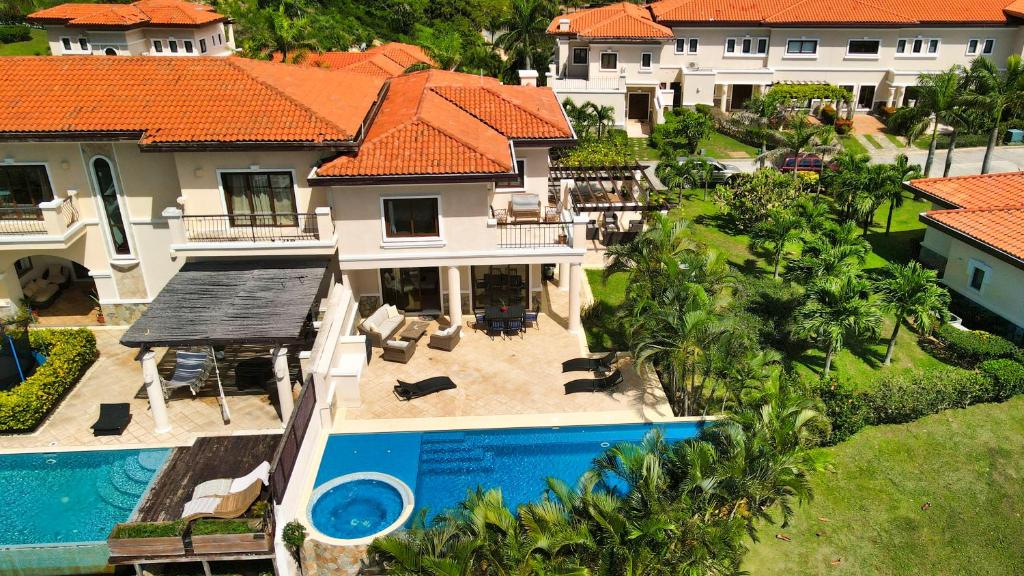 Pearl Court 1111 at Pristine Bay photo 1