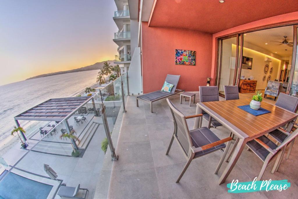 Casa del Mar Bucerias - Beachfront Condos