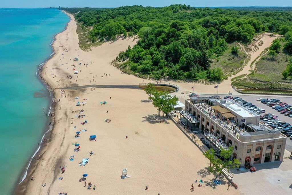 Balcony/Patio/ Fenced Yard /Garage/Beach&Pet allow photo 4