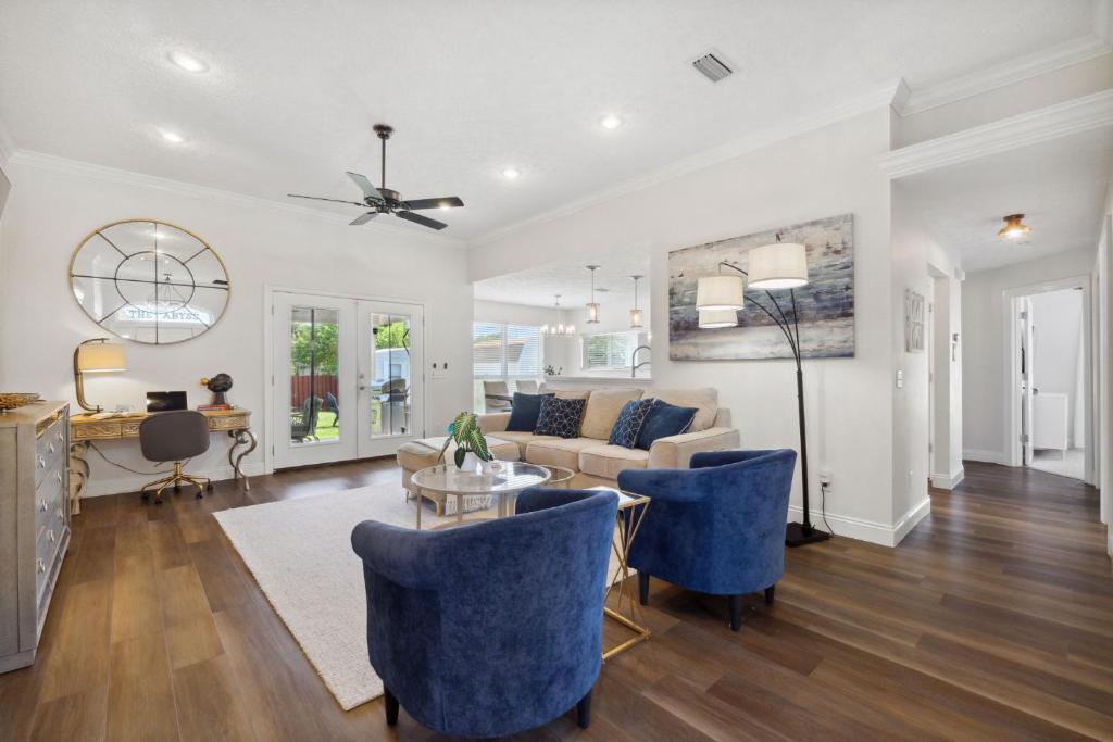 Steps 2 Beach! Sleeps 12, 4bd/2ba, Beach Gear! photo 2