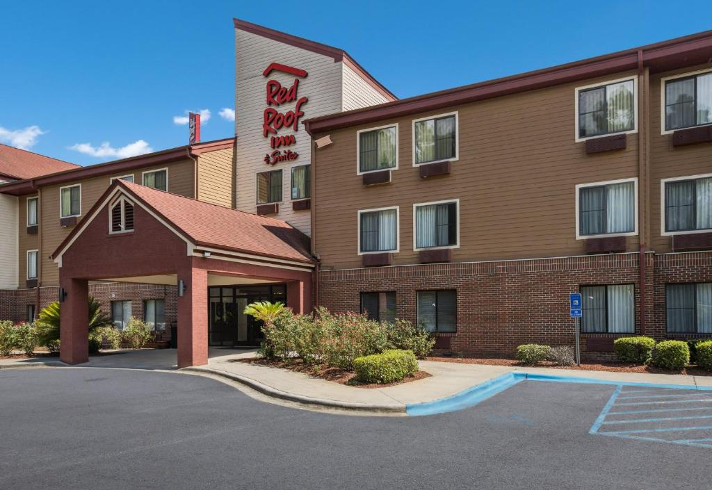 Red Roof Inn & Suites Savannah Airport image