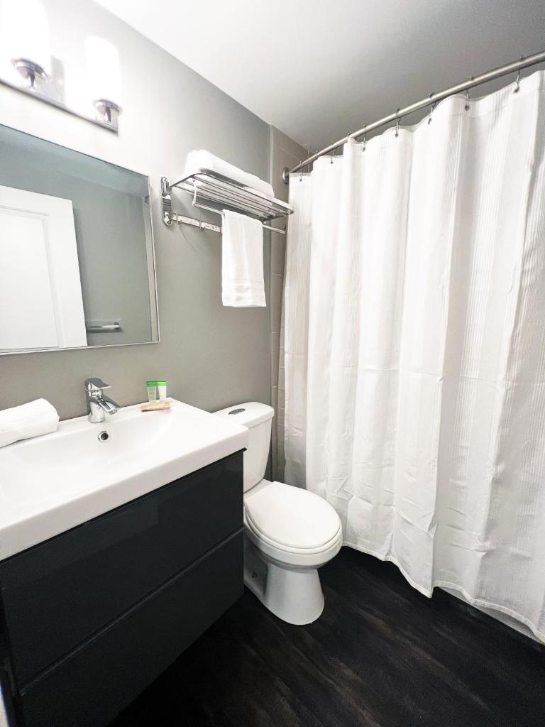 *NEW* Elegant Urban 2BR Retreat photo 4