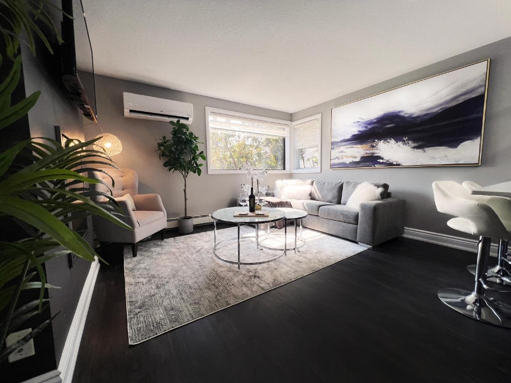 *NEW* Elegant Urban 2BR Retreat photo 1