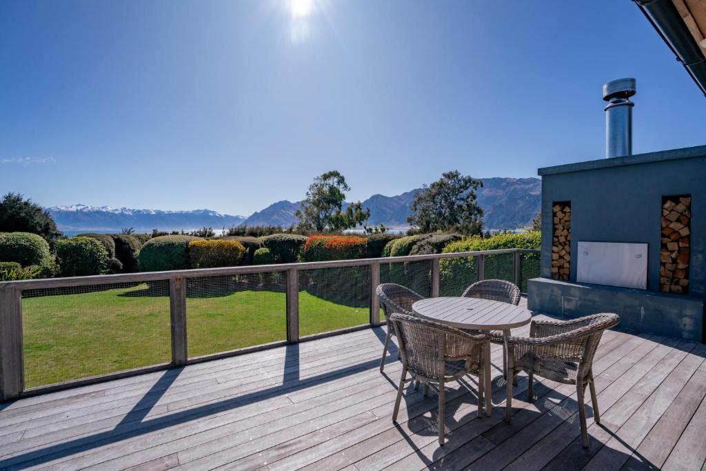 Hāwea Lakehouse - Lake Hāwea Holiday Home photo 2