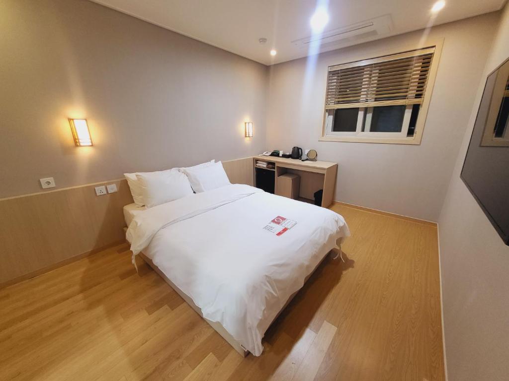 Hotel razaB Room Type - Superior Double Room