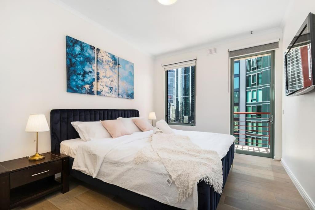 LUXURY STAY 3BR City View in Southbank Next to CROWN photo 1