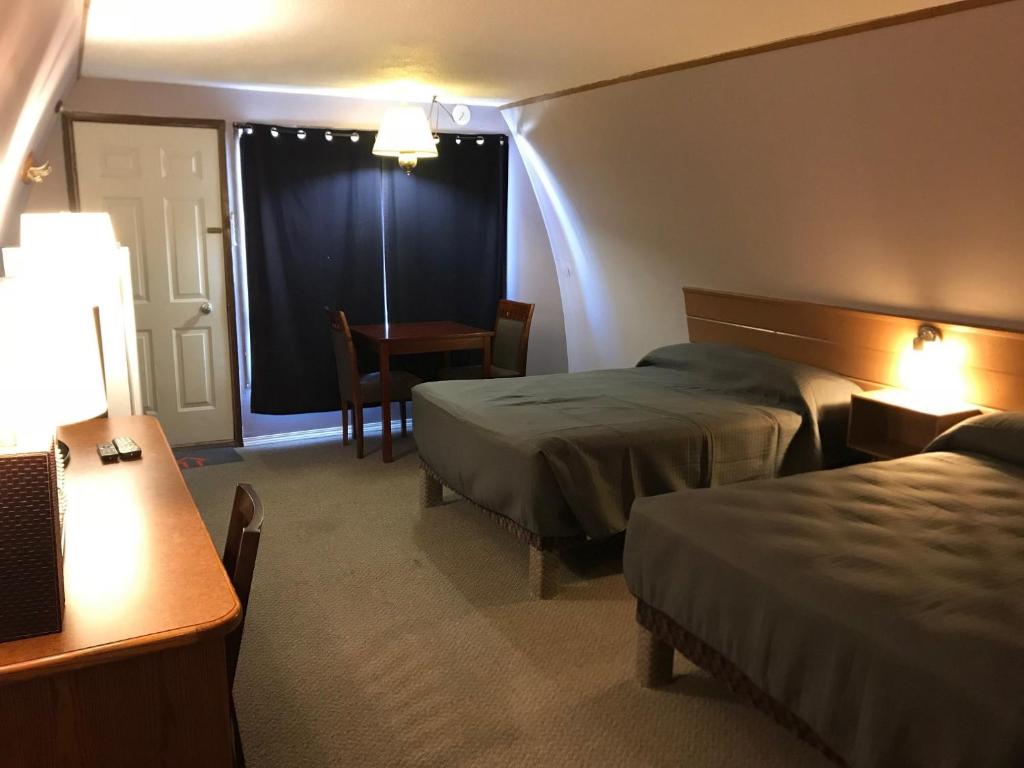 The little chalet motel photo 2