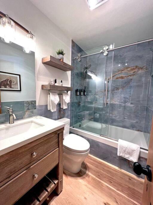 Gondola Chalet -New Luxury 5 Bdrm Condo @ Canyon Lodge, Steam Room photo 4