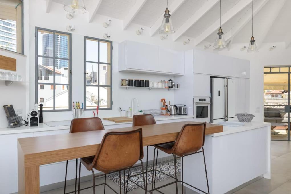 Stunning 4BR Duplex Penthouse by HolyGuest photo 4